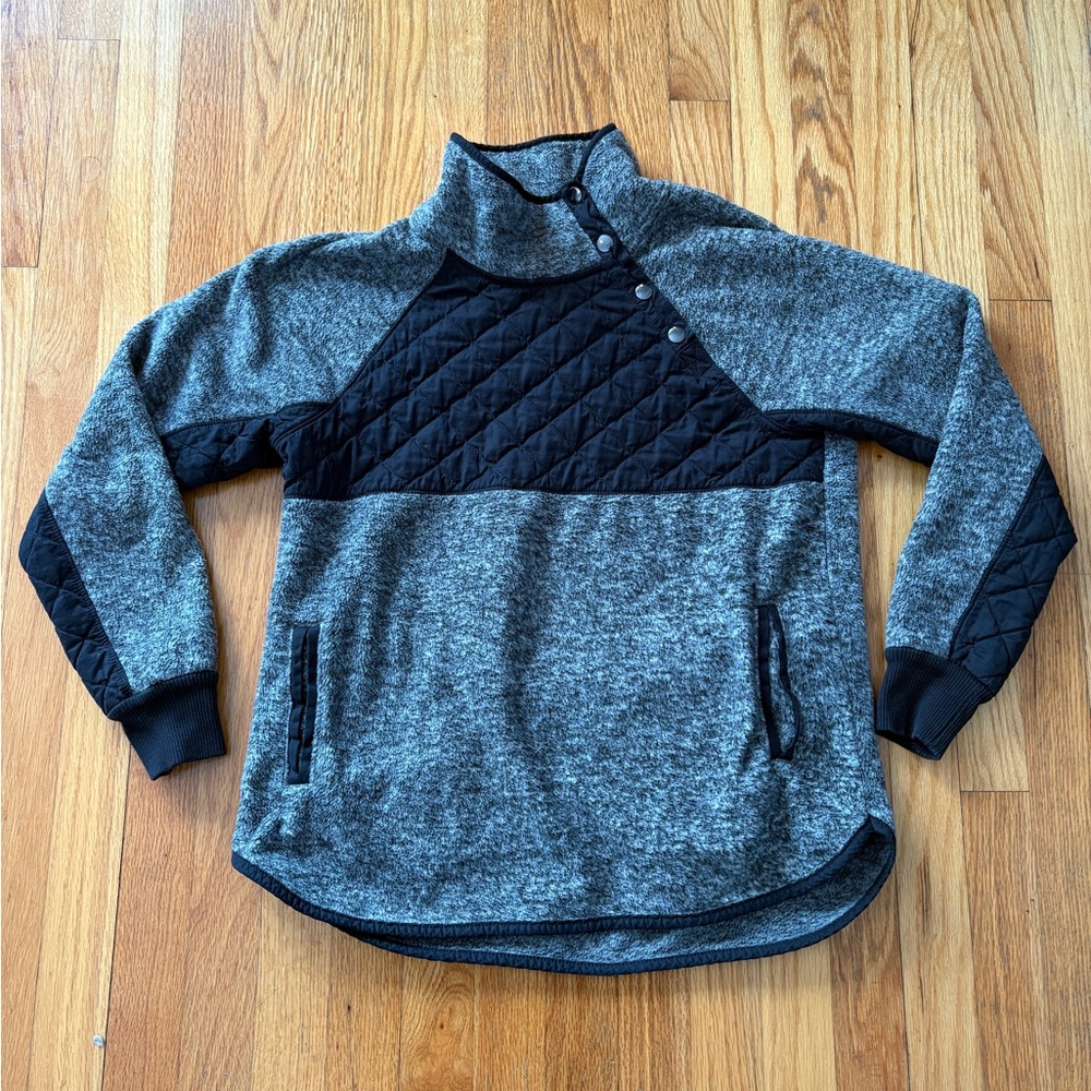 Abercrombie & Fitch Black and Gray Fleece Jacket